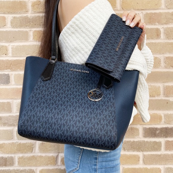 Michael Kors tote wallet blue ‼️SALE‼️‼️ - Picture 3 of 8